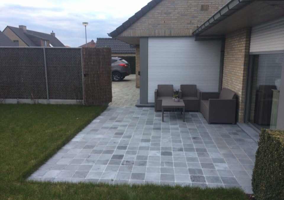 Aanleg van oprit Kandla Grey + terras.